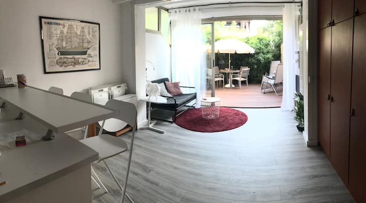 Large One-minute Studio On The Beach - Cagnes-sur-Mer
