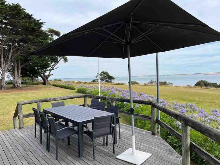 Ideal Holiday Escape With Sensational Bay Views - Rhyll
