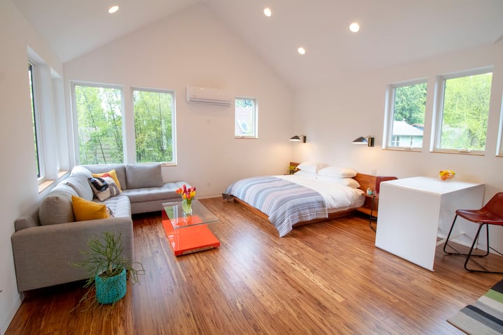 Contactless Clean Private Treetop Studio - Boise - Portland