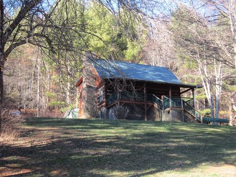 Explore cabin experience near Mountain City, TN on