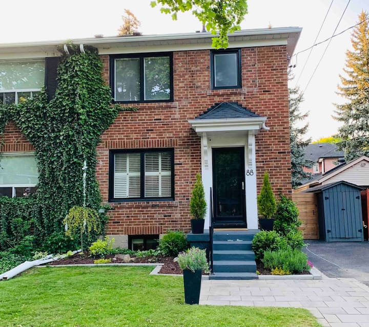 Updated House With Great Outdoor Space - Rosedale