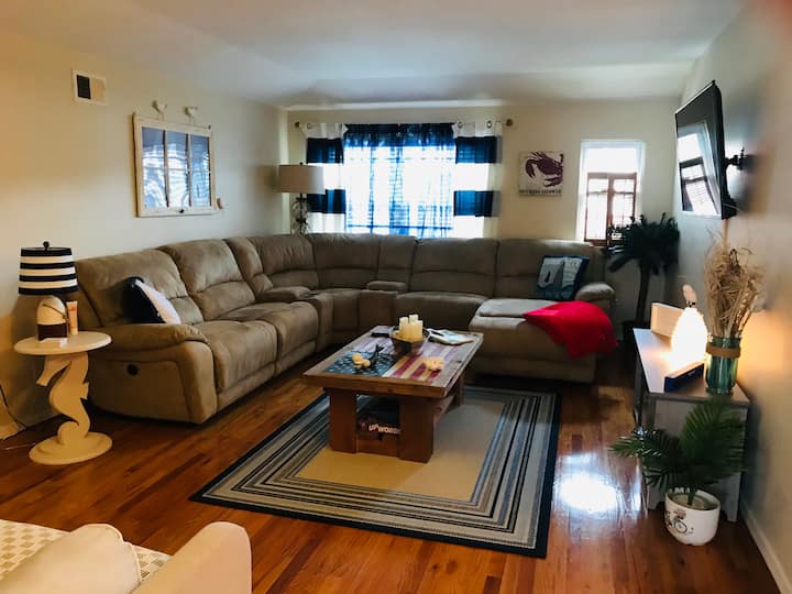 Toes In The Sand Cottage/monthly Discount - Bay Terrace - Staten Island NY