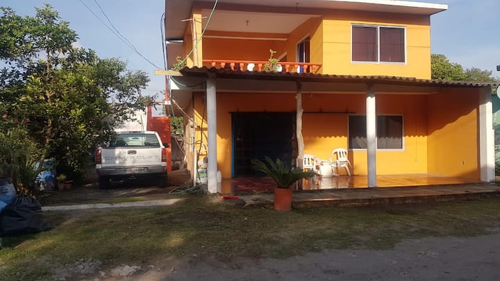 La Casa Amarilla De Los Abuelos - Costa Esmeralda