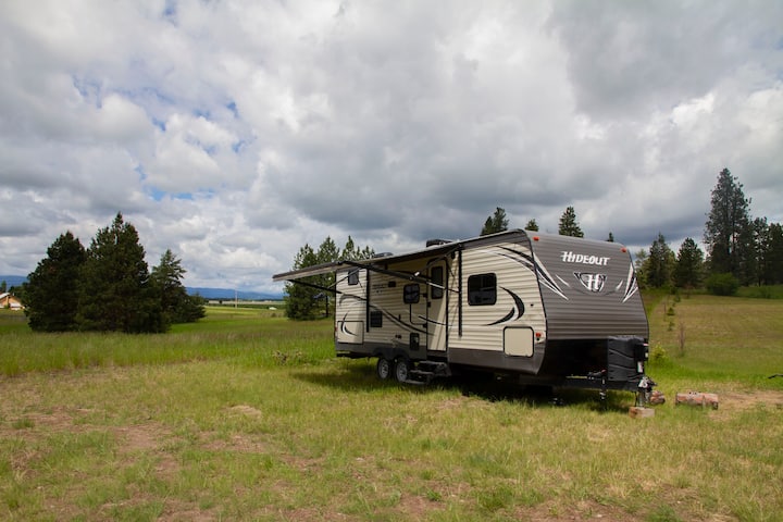 Country Glamping Basecamp In The Flathead Valley - Kalispell, MT