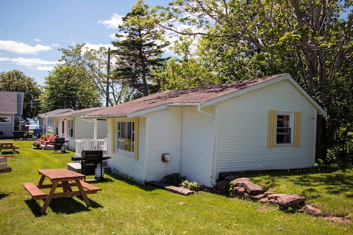 Bayside Cottages-#3-new Bath/deck/windows/fibewifi - Stanhope, PE, Canada