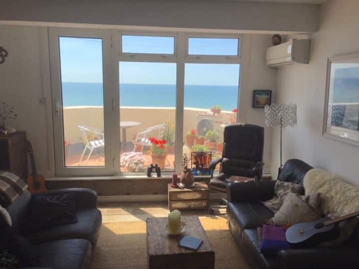 Seafront Balcony, Lovely Spacious Relaxing Flat - St Leonards-on-Sea