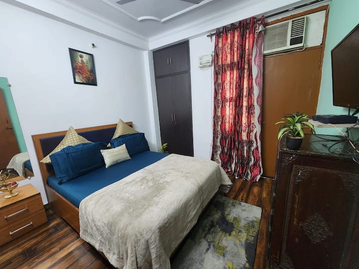 Homlee-best Value Flat With Kitchen Near Metro - Ghaziabad