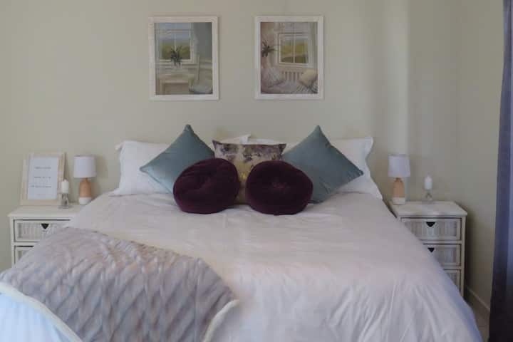 Group Units For Overnight Stays- Sleeps 6 Up To 16 - Roodeplaat