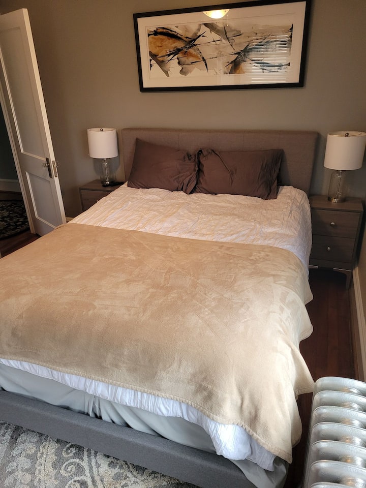 Welcoming 1 Bedroom Bed And Breakfast With Extras - Chestnut Hill, PA