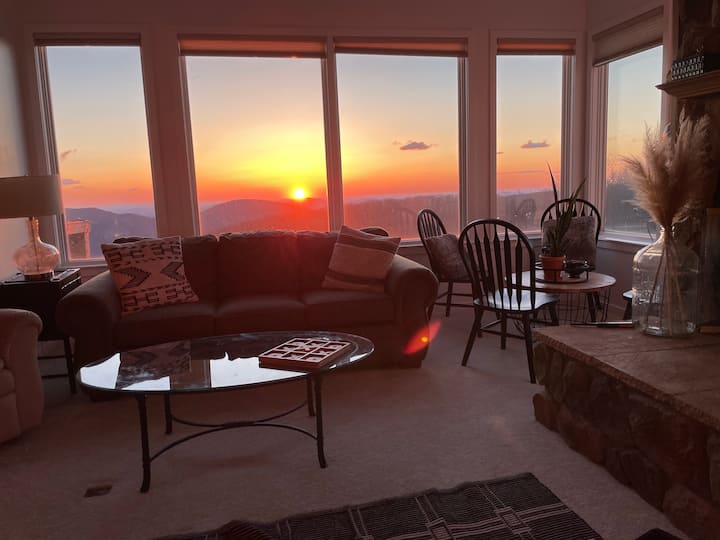 Slope Side+panoramic Mountain Views! - Wintergreen Resort, VA