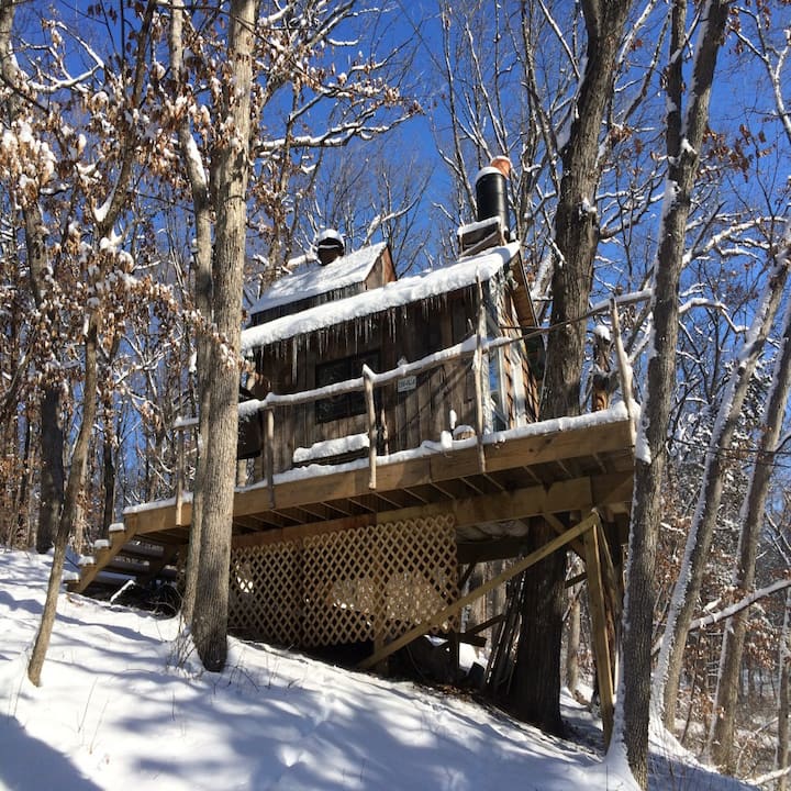 Tentail Treehouse "Whitetail" Duerme 2-4 - Nauvoo, IL