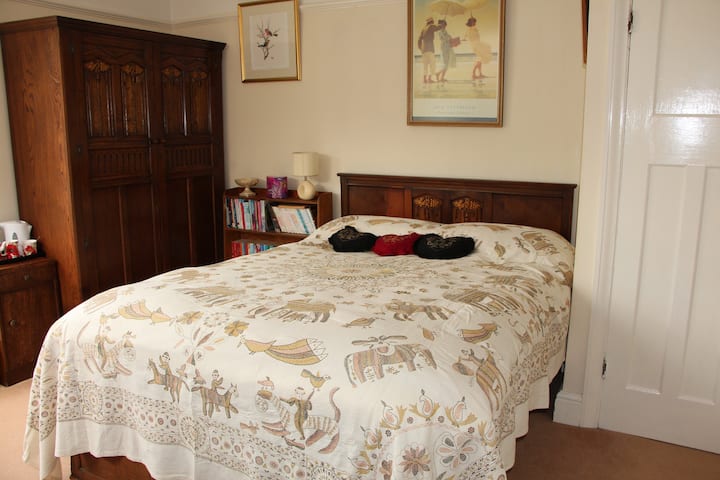 Spacious Sunny Double Room With Tv In Malvern - モルバーン