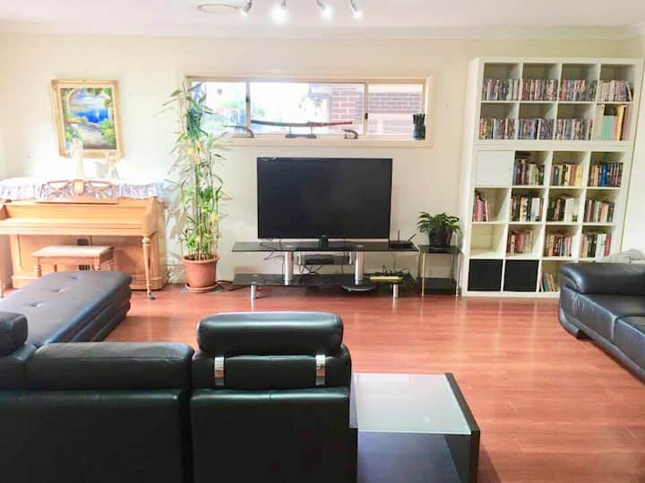 Private Room In Beautiful New Estate (Holroyd) - Parramatta