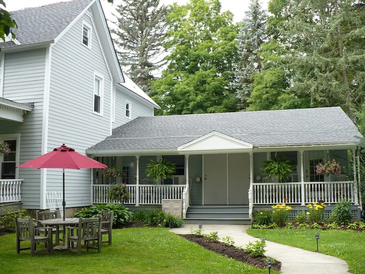 A-darcy Unit, Pet Friendly,  Efficiency Unit/no Breakfast, Outdoor Hot Tub, Center Of Village - The Jefferson Inn - Ellicottville, NY