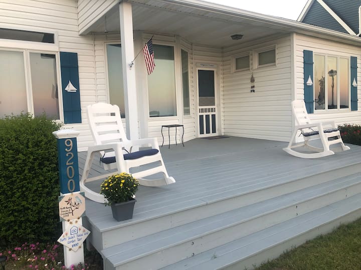 Cheerful Two Bedroom Home On The Chesapeake Bay! - North Beach, MD