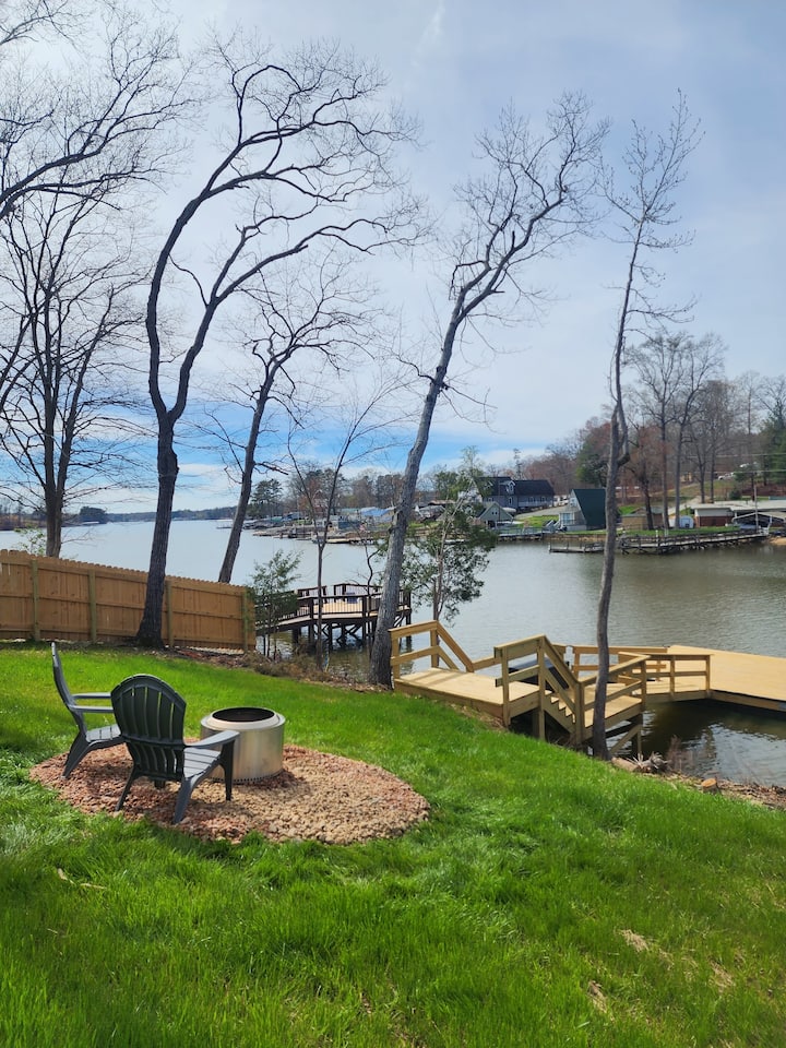 New! Waterfront | Private Dock | Firepit | Kayaks - Denton, NC