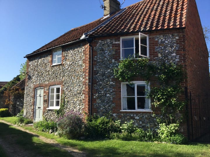 Cottage Within The Ancient Walls Of Castle Acre . - Swaffham