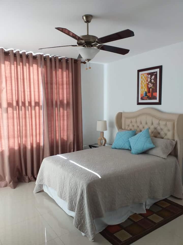 Luxury Room With Private Balcony At Harloes Apt - Kingston, Jamaica