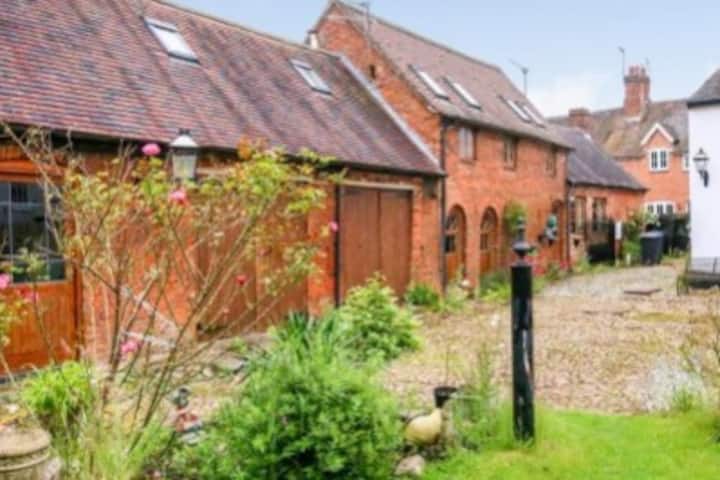 Characterful 2-bed Cottage In Rural Warwickshire - West Midlands