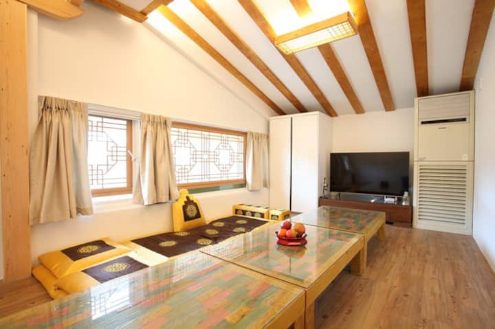 Summer Room  |  " Hanok " Traditional Korean Stay - Paju
