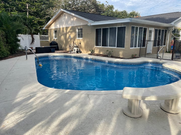 4 Bedroom And Private Pool, Near To Clearwater - Madeira Beach, FL