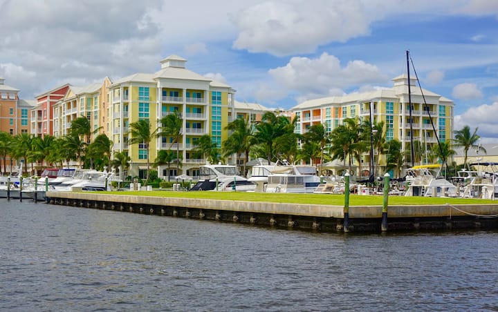 Luxurious, Family-friendly 3br Condo On The Water - Lake Worth, FL