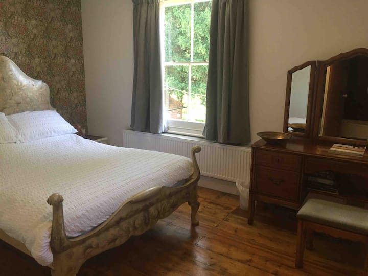 Farmhouse Twin With Ensuite Sunny Room - Chichester