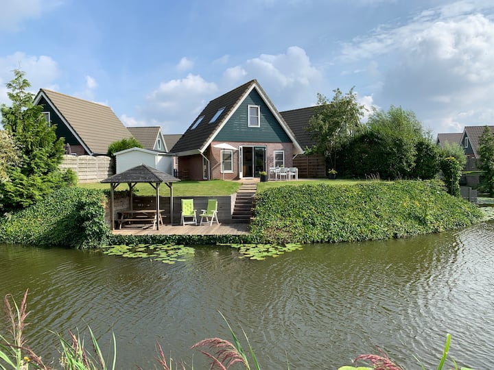 Lovely Vacation House With Water Fronted Garden - Noord-Holland