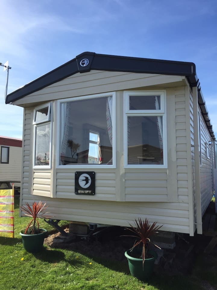 Saltsea -Low Cost Accommodation, Harlyn Sands Park - Padstow