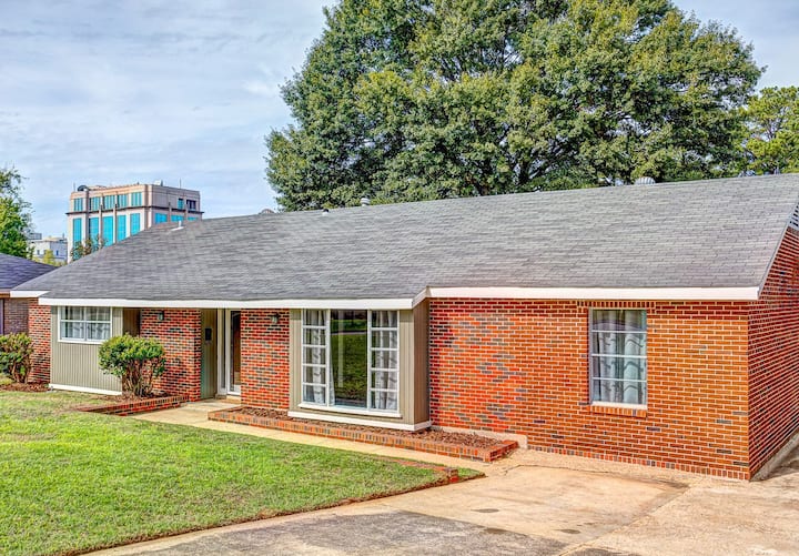 ⭐♥️6 Bed Downtown House♥️⭐ - Montgomery