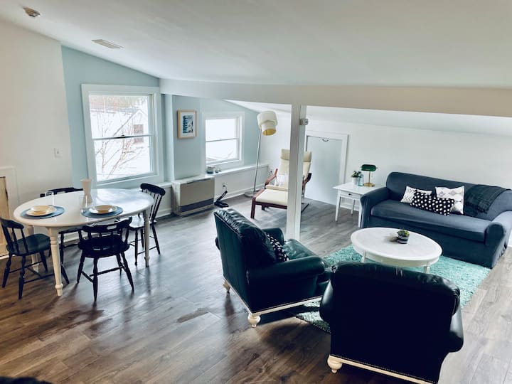 Art Filled, Spacious 1 Bedroom Downtown Apartment! - Camden, ME