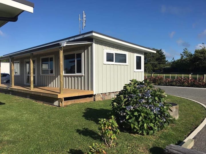 85 Airport Drive Cosy One Bedroom Cottage.      1 - New Plymouth