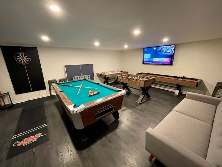 Your Pocono Dream Home With Game Room And Hot Tub - Mount Pocono, PA