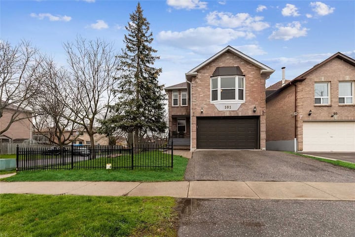 Quiet Family Friendly Walkout Basement With 2 Beds - Pickering