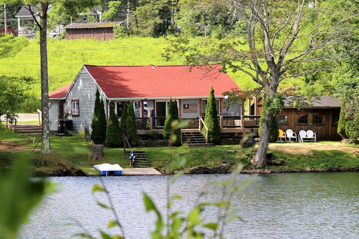 Charming Lakeside Cottage - Montrose, PA