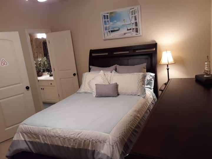 Private Bedroom With En Suite Bathroom In Jenks - Tulsa