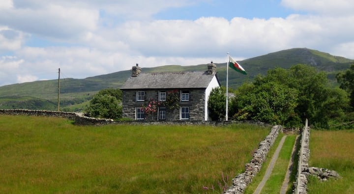 Large Farmhouse In Snowdon, North Wales - Portmeirion