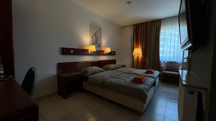 Comfortable Hotel-like Room (2) - Frankfurt