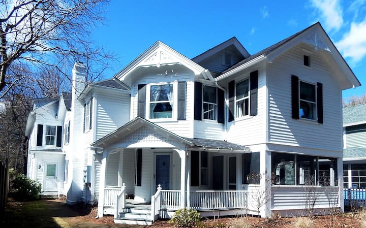 In-town Victorian 5 Bd Front House &/Or 6 Bd Back House W/beach Rights, Skiing - Stockbridge