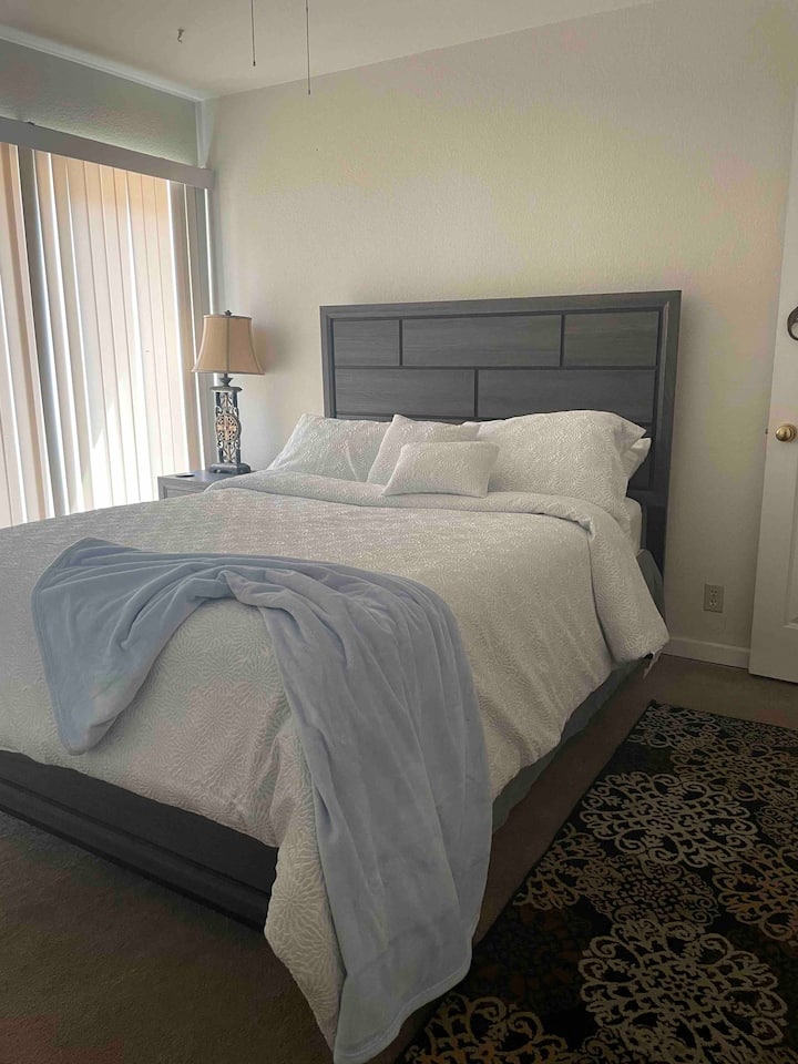Clean And Private Room With Queen Bed - Roseville, CA