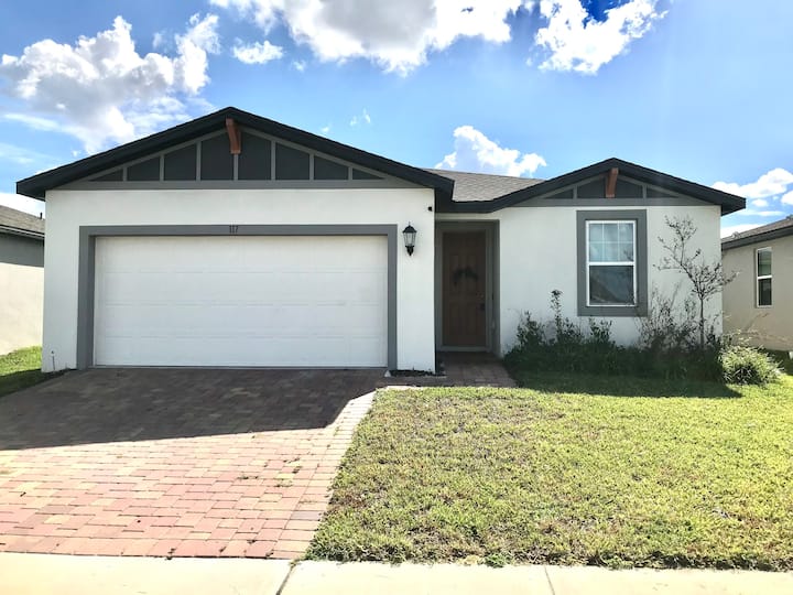 3 Bedroom 2 Full Bath Home With Community Pool - Winter Haven