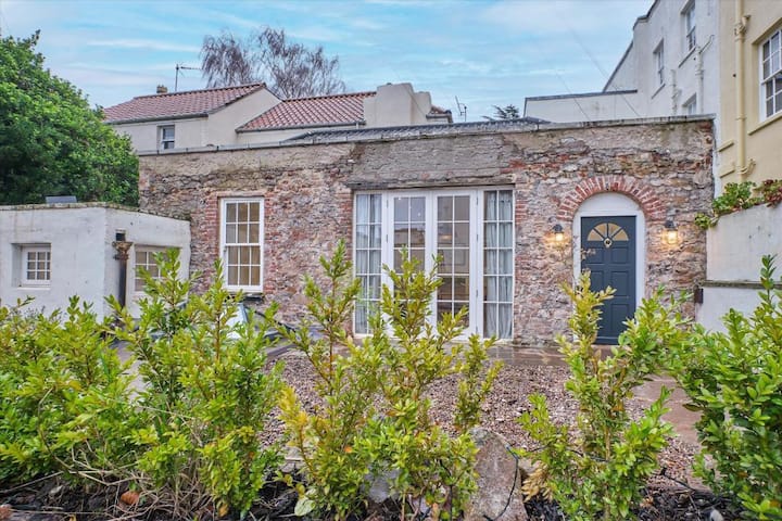 Very Special, Charming Cottage In Clifton Village - Bristol