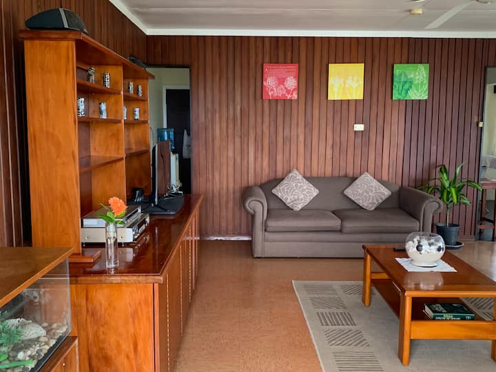 Private Master Bedroom In A Peaceful Home - Fidji