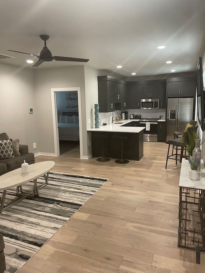New Dt Exec. Apt. Just Steps From The Momentary! - Bentonville, AR