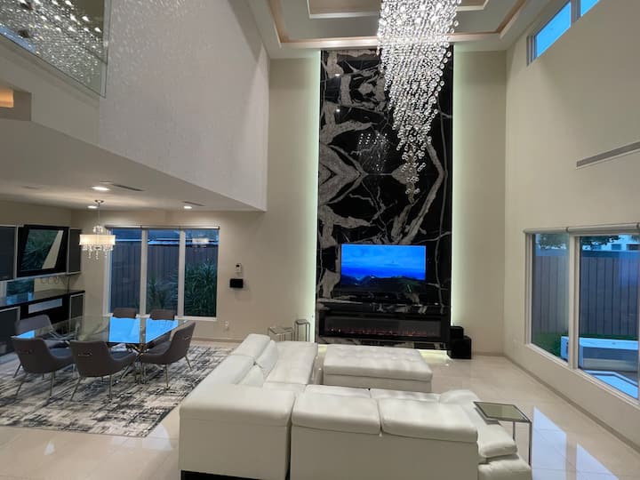 Luxe Modern Home/pool/3 King Beds - McAllen, TX