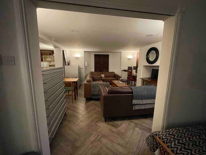 Big House Plus Apartment For Cotswolds Breaks - Cheltenham
