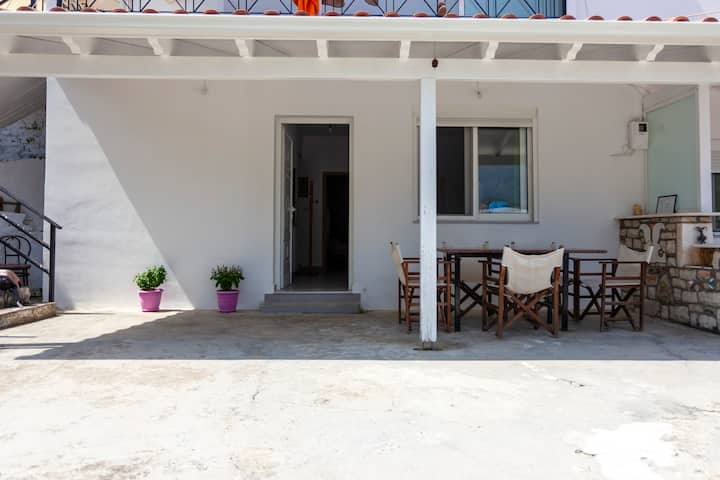 Goros' Apartment Near The Ionian Sea - Himarë