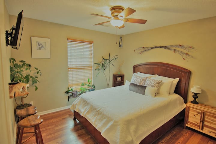 ** Totally Private, 3 Miles From The Beach ** - Sullivan's Island, SC