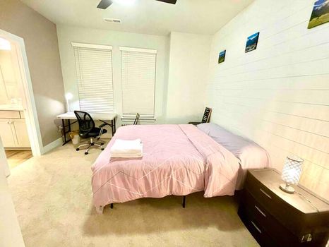 Room With Attached Bathroom Next To Uptown - Chantilly - Charlotte