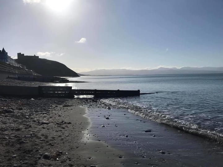 Fantastically Located 3 Bed Bunglaow With Sea View - Criccieth
